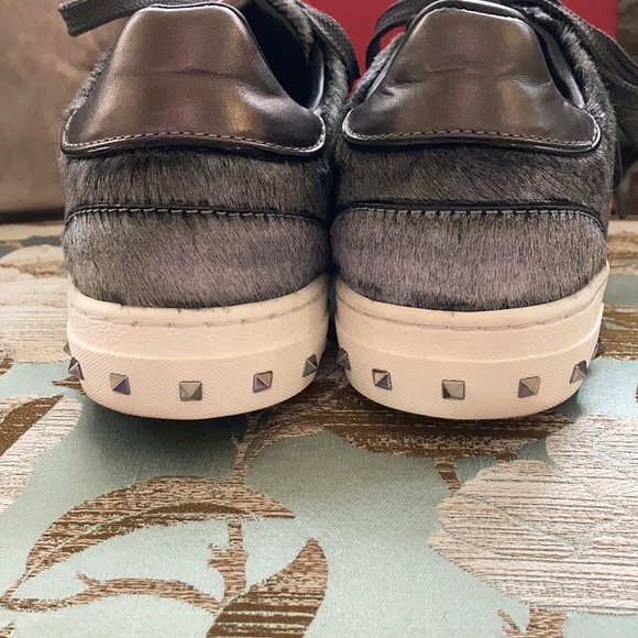 $895 Valentino Garavani Rockstud Sneaker 37.5 New - Picture 5 of 9